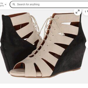 Gentle Souls by Kenneth Cole Wedge Leather Sandals - Size 8